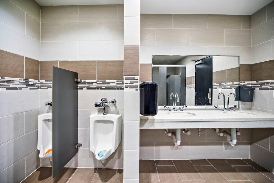 More Photos Of 8338 West Ln, Stockton Office For Sale