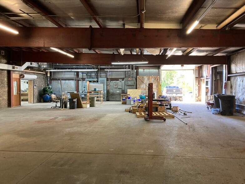 More Photos Of 429-431 Tower Ave, Superior Manufacturing For Sale