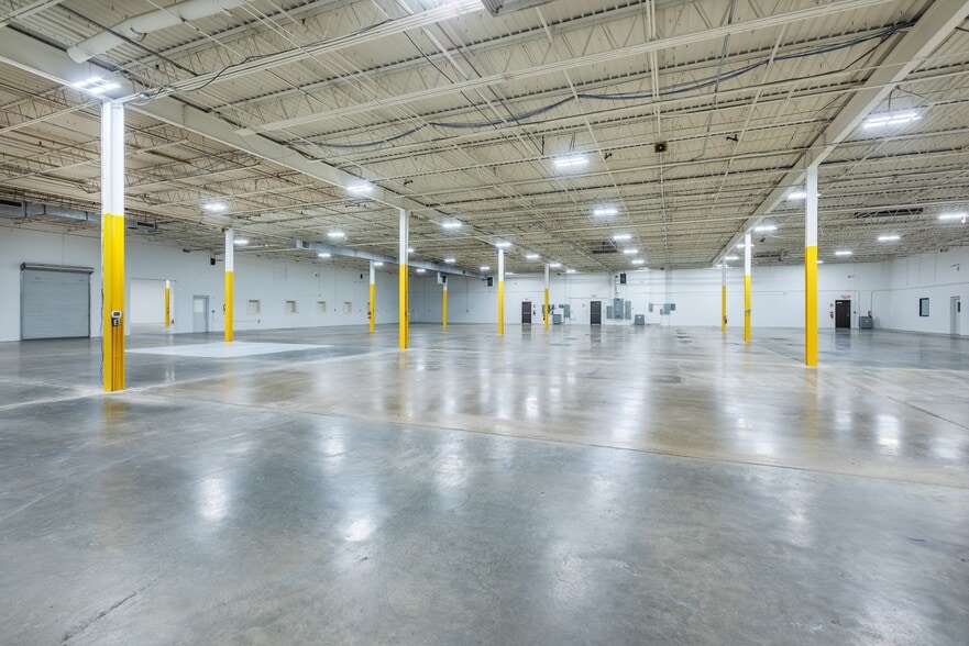 More Photos Of 900 Pressley Rd, Charlotte Warehouse For Lease