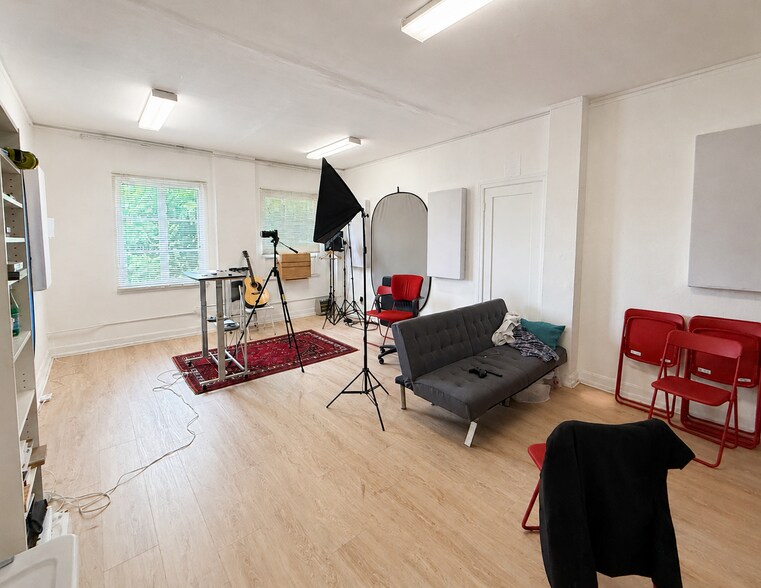 More Photos Of 6646 Hollywood Blvd, Hollywood Storefront Retail Office For Sale