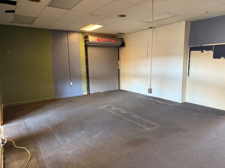 More Photos Of 6001 N US Highway 31, Whiteland Storefront For Lease