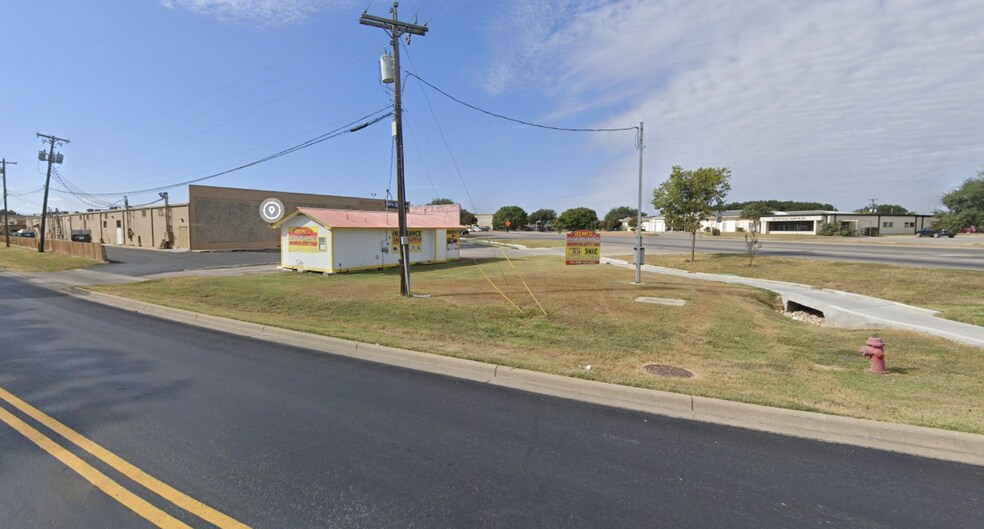 More Photos Of 99 Tx-150-loop, Bastrop Freestanding For Sale