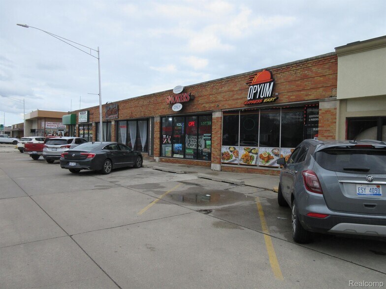 More Photos Of 19528 Kelly Rd, Detroit General Retail For Sale