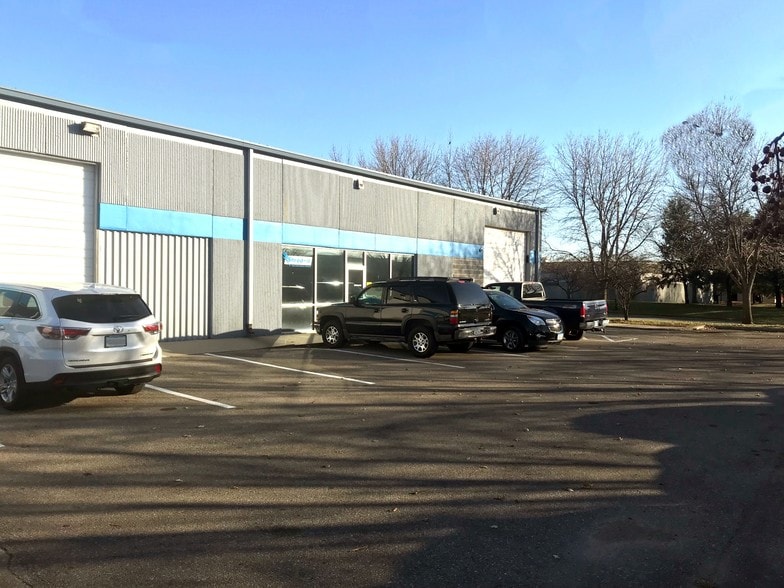 More Photos Of 2101 Dixon St, Des Moines Light Distribution For Lease