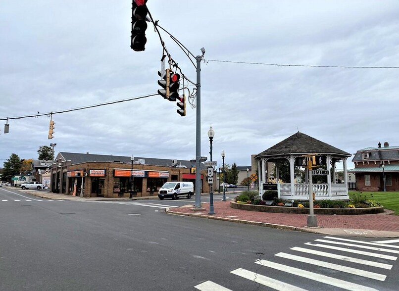 More Photos Of 9 S Colony St, Wallingford Unknown For Lease