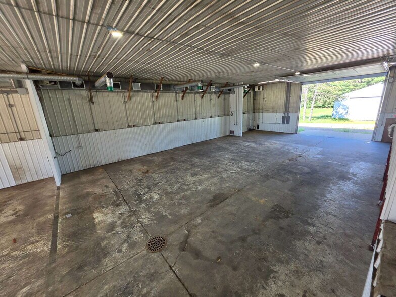 More Photos Of N12757 Rindahl Valley Rd, Osseo Warehouse For Lease
