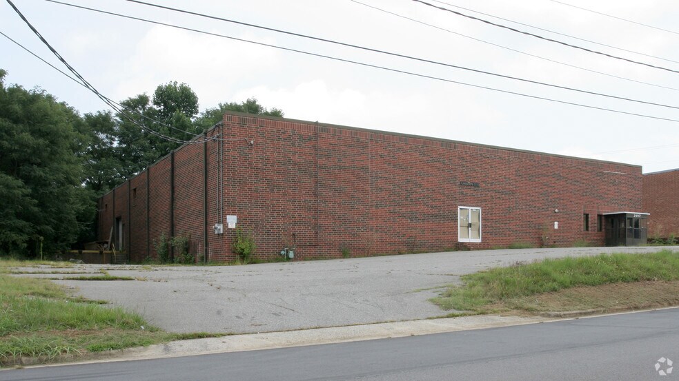 More Photos Of 2407 Schirra Pl, High Point Warehouse For Lease