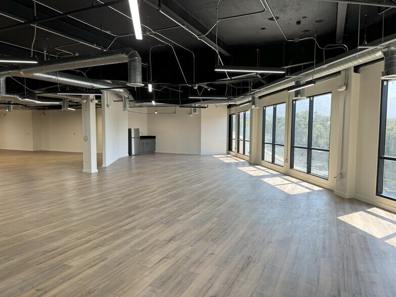 More Photos Of 135 W Magnolia Blvd, Burbank Loft Creative Space For Lease