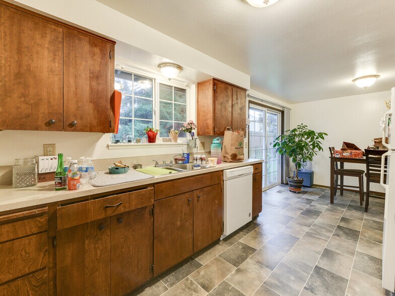 More Photos Of 201-307 Trees Ct, Silverton Apartments For Sale