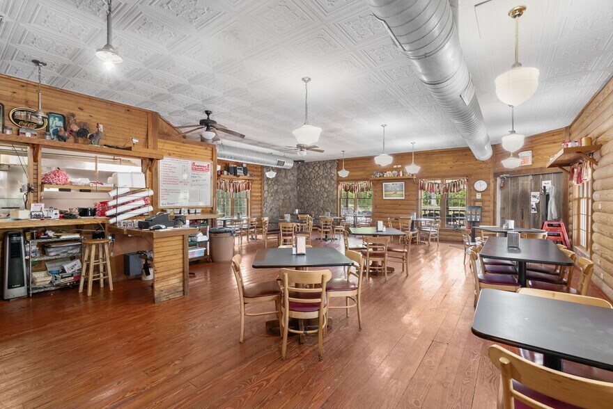 More Photos Of 1499 N Meridian Rd, Peck Restaurant For Sale