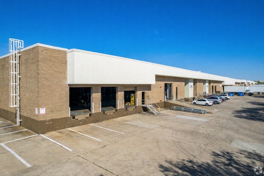 Primary Photo Of 4415-4585 Simonton Rd, Farmers Branch Warehouse For Lease
