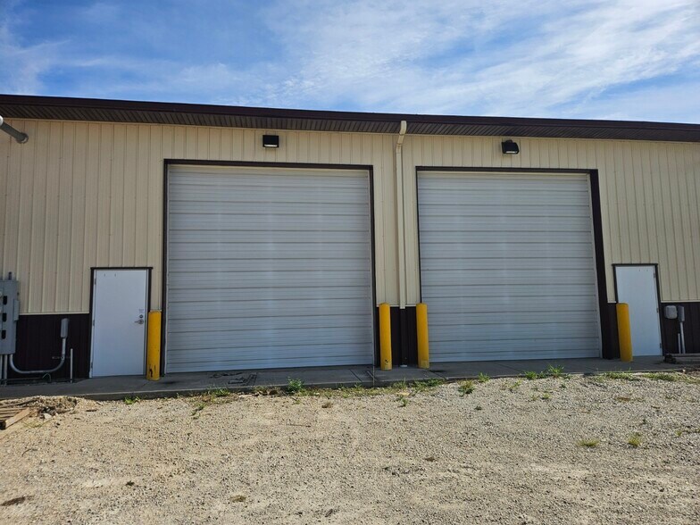 More Photos Of 1299 Leah Rd, Morris Warehouse For Lease