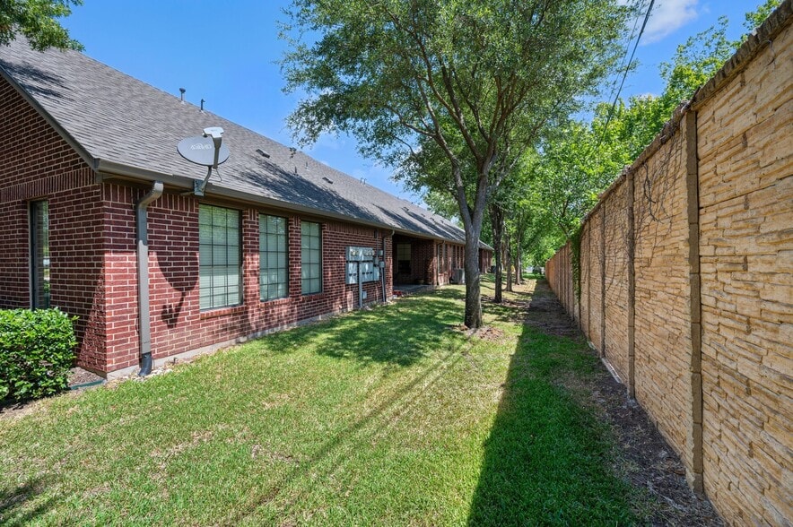 More Photos Of 1117 Glade Rd, Colleyville Medical For Sale