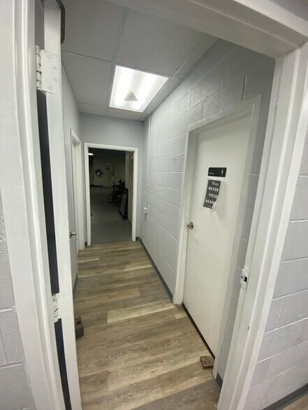 More Photos Of 136 Beattie St, Syracuse Flex For Sale