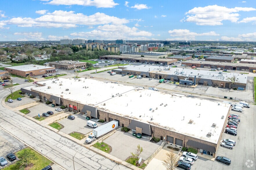 More Photos Of 120-157 Eisenhower Ln N, Lombard Warehouse For Lease