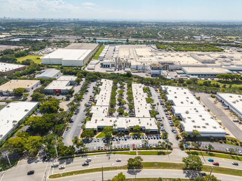 More Photos Of 602 S Military Trl, Deerfield Beach Showroom For Lease