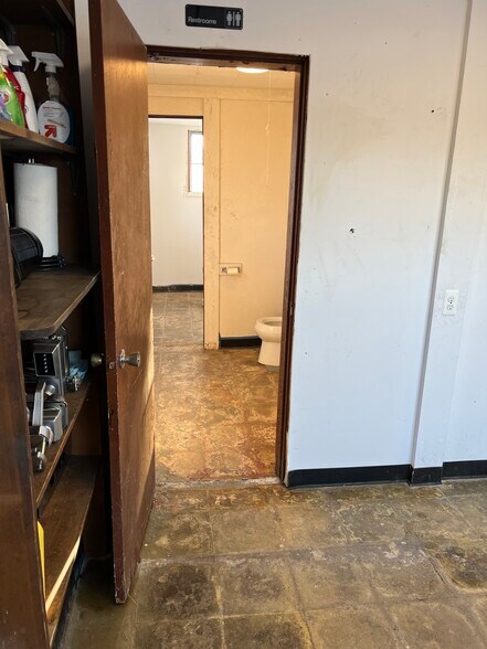 More Photos Of 9335 Crain Hwy, Faulkner Auto Repair For Lease
