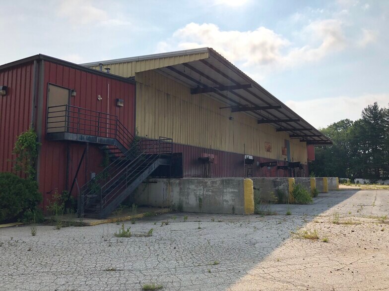 More Photos Of 18 Water Works Dr, Hooksett Warehouse For Lease