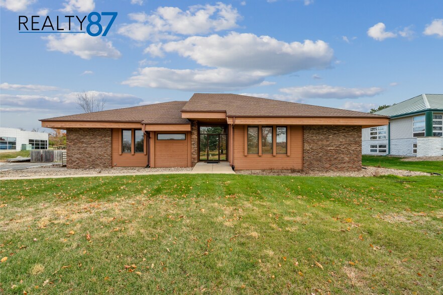 More Photos Of 3900 River Ridge Dr NE, Cedar Rapids Office For Lease