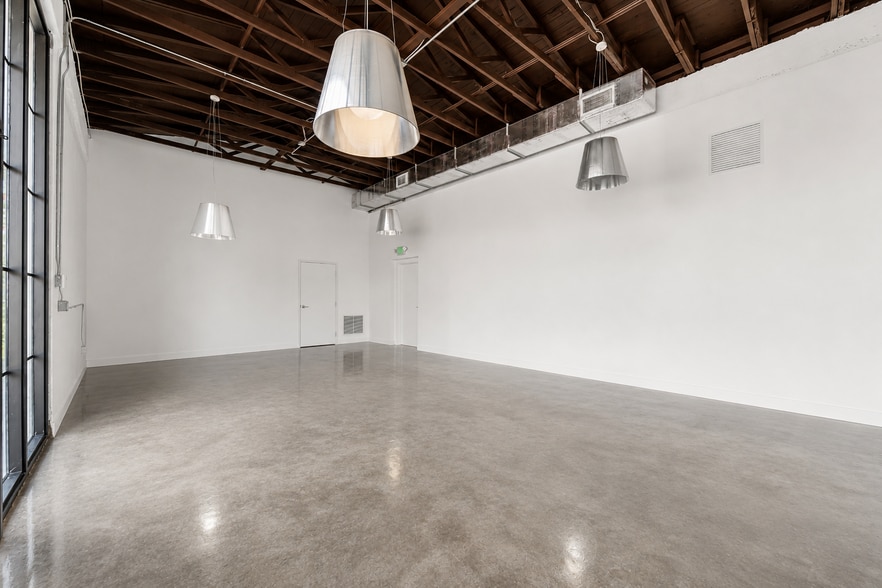 More Photos Of 80 NW 72nd St, Miami Storefront Retail Office For Lease
