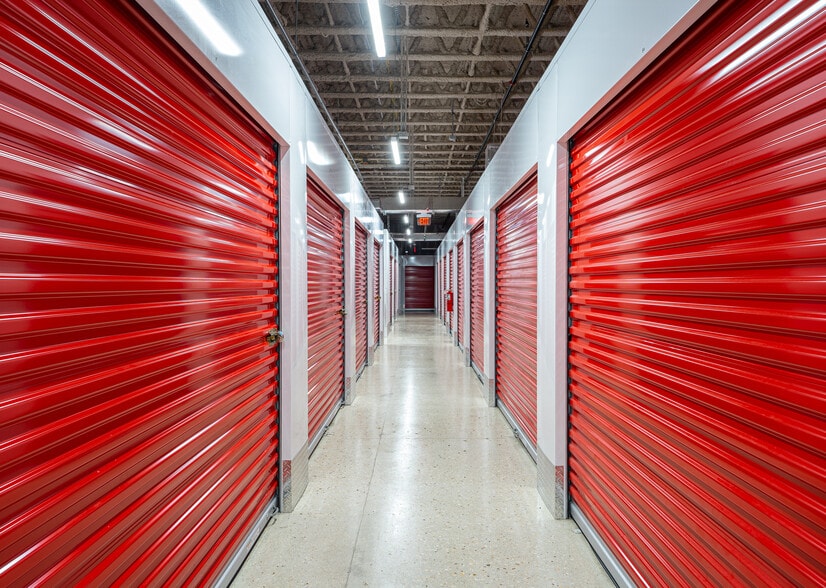 More Photos Of 7451 Riviera Blvd, Miramar Self Storage For Lease