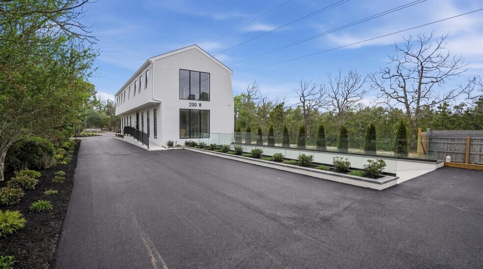More Photos Of 200 W Montauk Hwy, Hampton Bays Freestanding For Lease