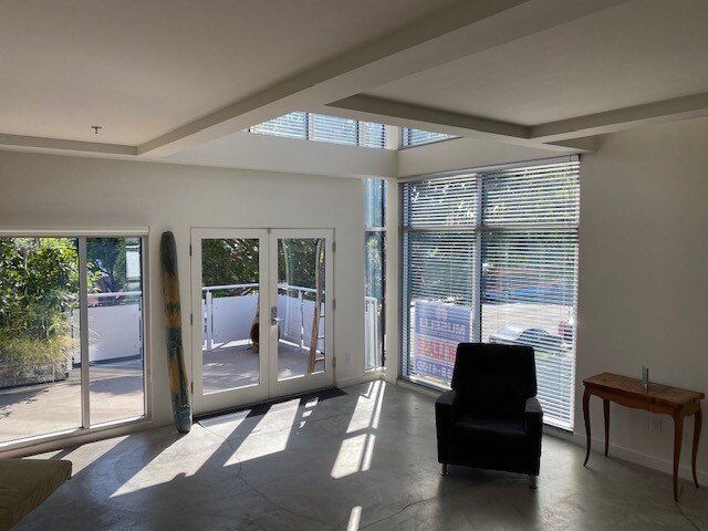 More Photos Of 615 Hampton Dr, Venice Apartments For Lease