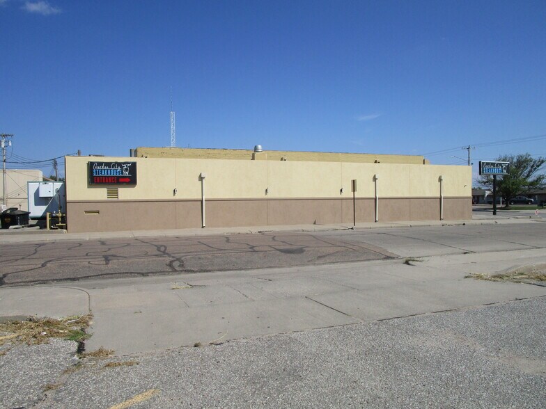 More Photos Of 1301 E Fulton St, Garden City Bar For Sale