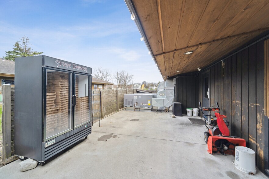 More Photos Of 707 W Park Ave, Kiel Restaurant For Sale