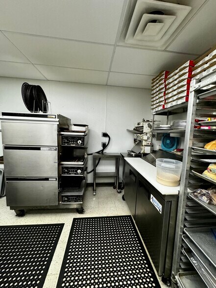 More Photos Of 134 E Market St, Colchester Restaurant For Sale