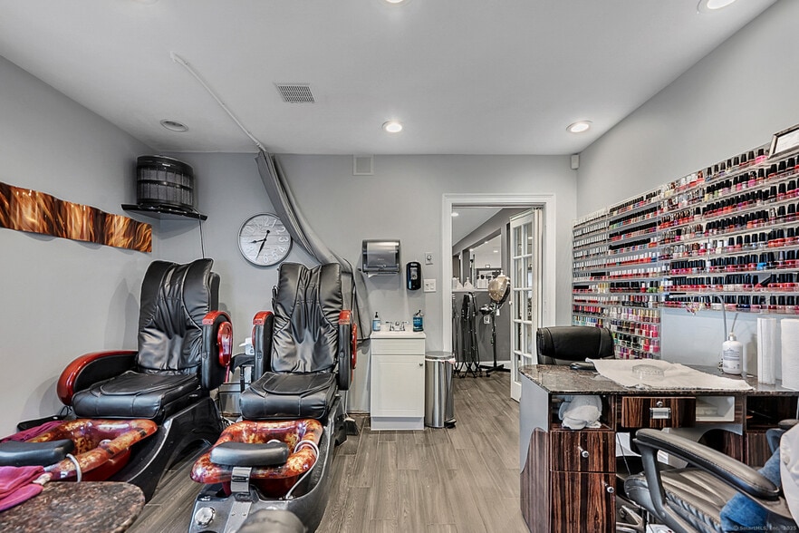 More Photos Of 85 Park Rd, West Hartford Storefront Retail Residential For Sale