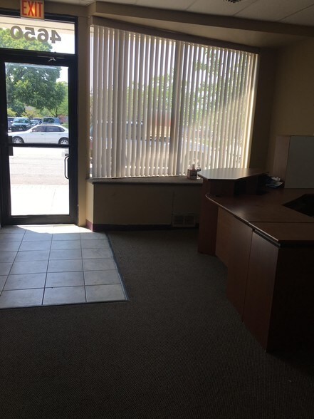 More Photos Of 4640-4650 Oakton St, Skokie Storefront For Lease