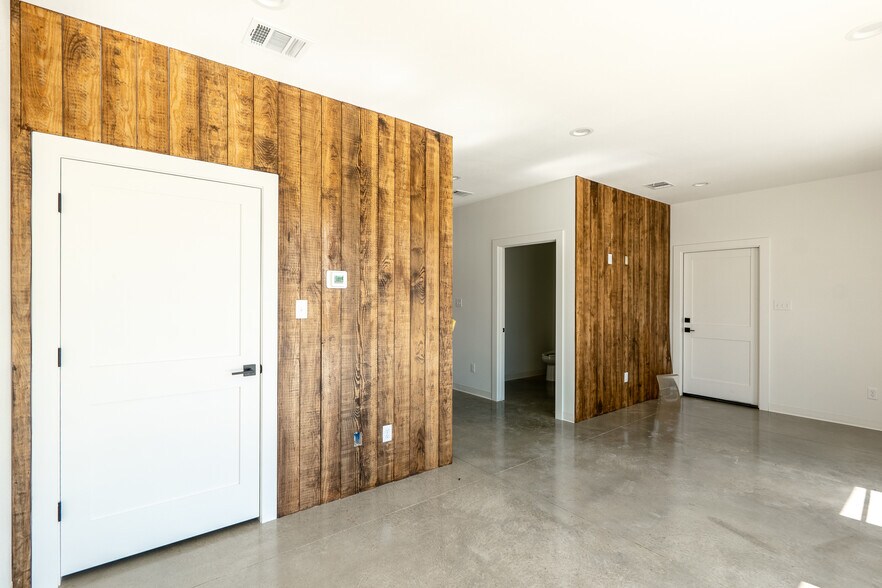 More Photos Of 4091 Ashley ln, College Station Warehouse For Lease