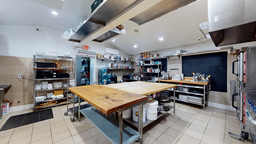More Photos Of 6500 Foothill Blvd, Tujunga Restaurant For Sale