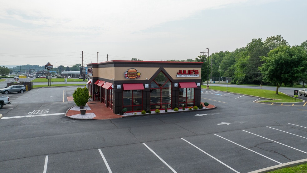 Primary Photo Of 4850 Penn Ave, Sinking Spring Fast Food For Sale