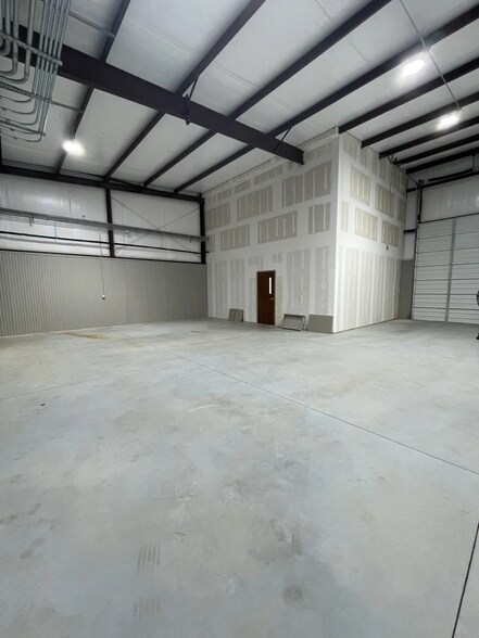 More Photos Of 4671-4675 Marlena St, Bossier City Warehouse For Lease
