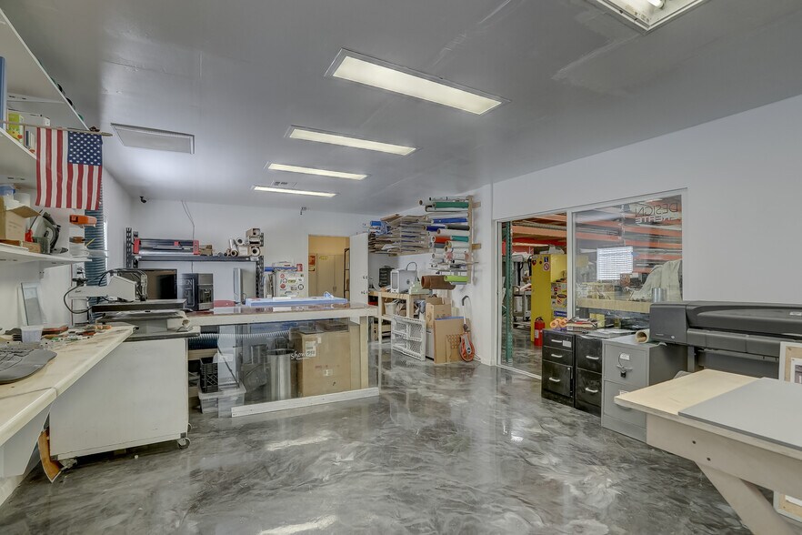 More Photos Of 2115-2145 SW 2nd Ave, Fort Lauderdale Showroom For Sale