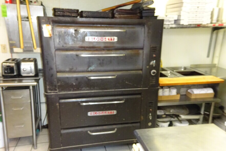 More Photos Of 427 N Chestnut St, Lansdale General Retail For Sale