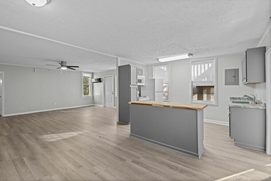 More Photos Of 301 S Magnolia St, Maryville Multifamily For Sale