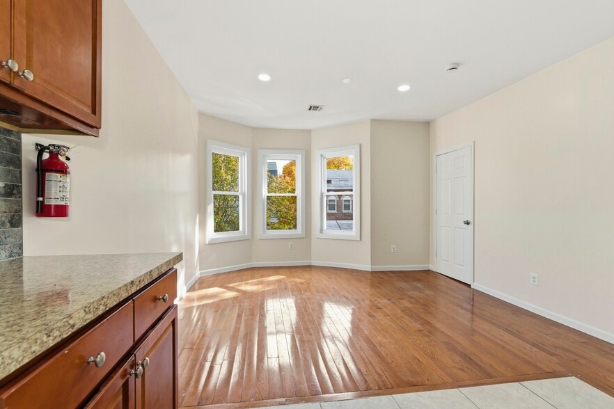 More Photos Of 265 S 8th St, Newark Apartments For Sale