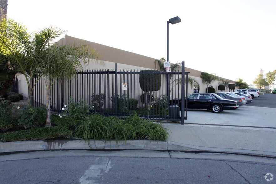 More Photos Of 13656-13666 Bora Dr, Santa Fe Springs Warehouse For Lease