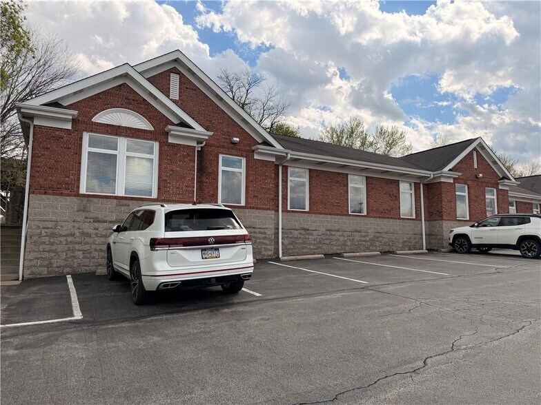 More Photos Of 93 Boundary Ln, Beaver Office For Sale