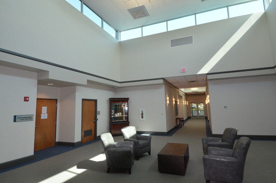 More Photos Of 1587 Boettler Rd, Green Medical For Lease