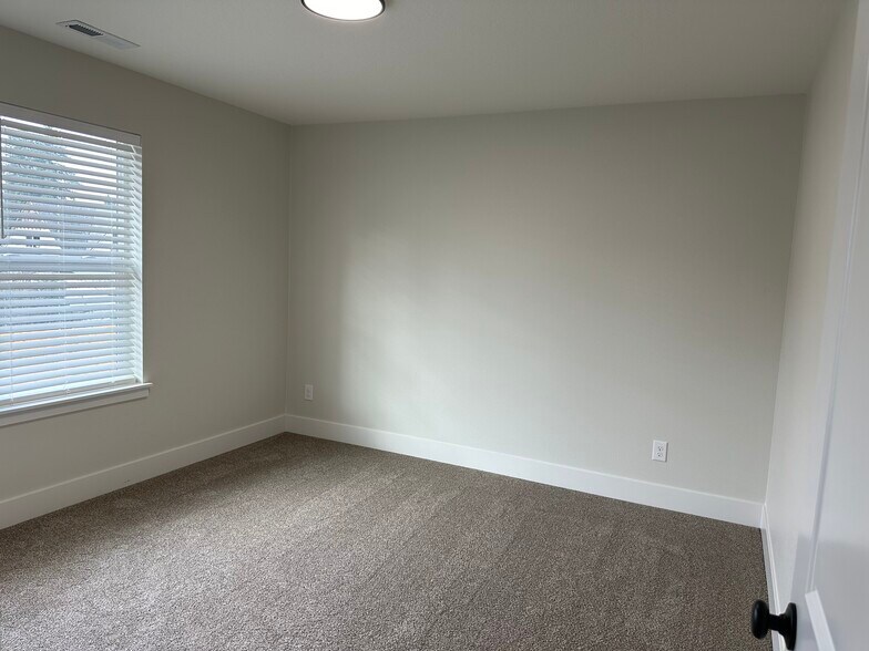 More Photos Of , Kelso Multifamily For Sale