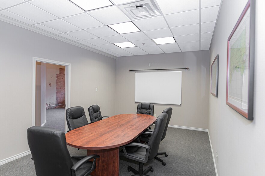 More Photos Of 208 N Bryan Ave, Bryan Office Residential For Lease