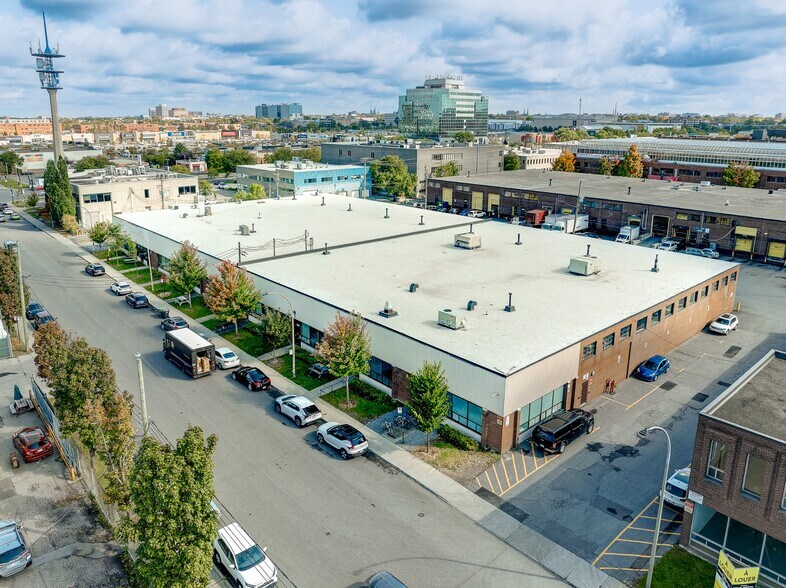 More Photos Of 1310-1370 Rue Chabanel O, Montréal Warehouse For Lease