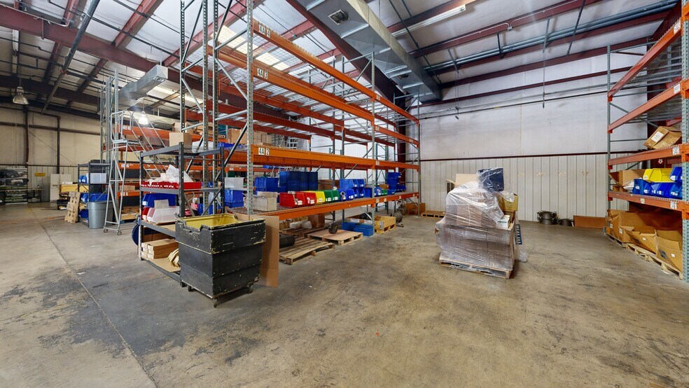More Photos Of 551 N 13th St, Rogers Warehouse For Lease