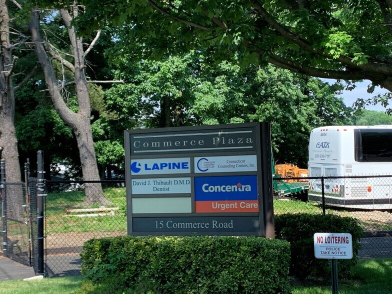 More Photos Of 15 Commerce Rd, Stamford Medical For Lease