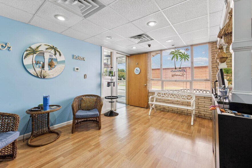 More Photos Of 506 College St W, Fayetteville Office Residential For Sale