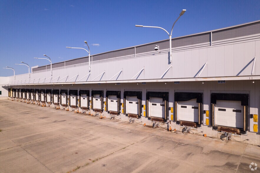 More Photos Of 2001 N Division St, Harvard Manufacturing For Lease